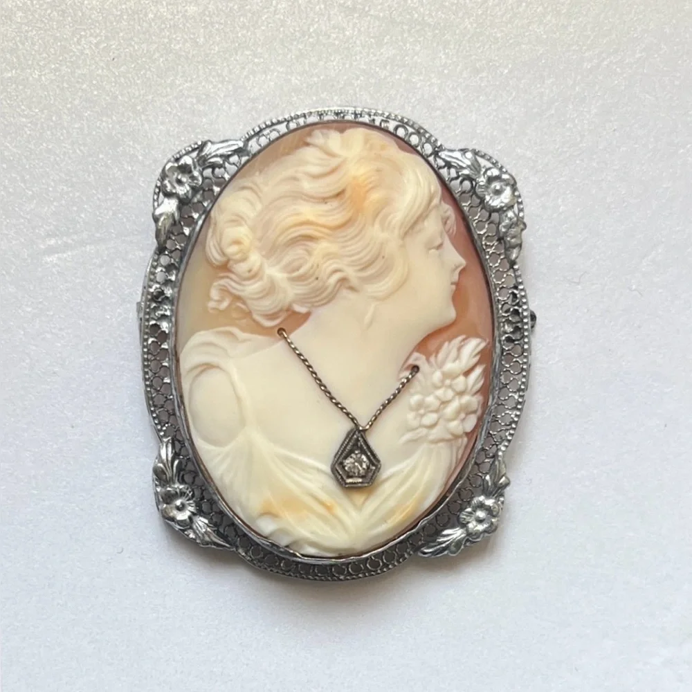 Vintage 1950's Sterling Silver Victorian Lady Cameo Pin/Brooch.🔥🔥🔥
